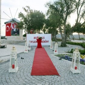 Alaçatı Yel Değirmenleri Evlenme Teklifi İzmir Organizasyon